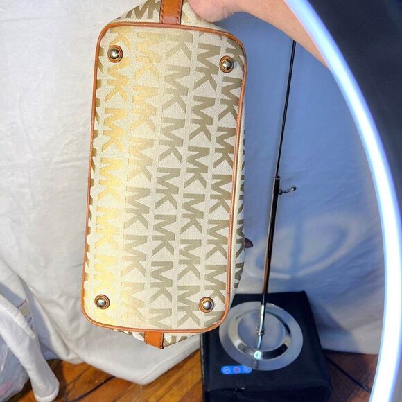 Michael Kors Jet Set Jacquard Signature Tote with Tan Leather Trim - Picture 5 of 9